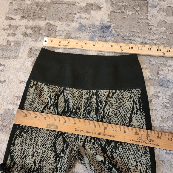 Fabletics Black and Tan Snake Print Leggings - Picture 13 of 14